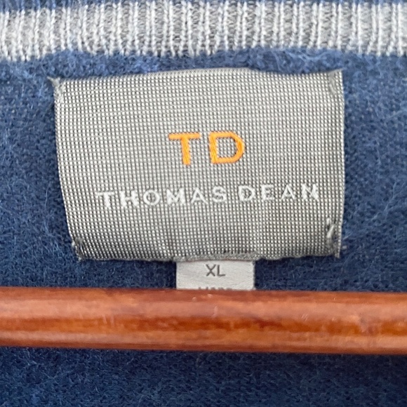 Thomas Dean Men’s Knit Sweater 100% Merino Wool Blue V neck Sz XL - Picture 3 of 12